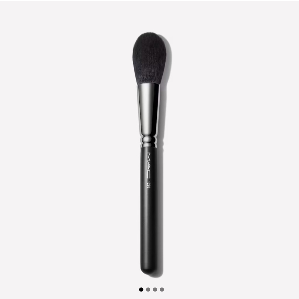 MAC 129 SYNTHETIC POWDER/BLUSH BRUSH new sealed